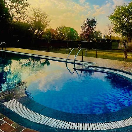 Hotel Jungle Palace Resort Umaria  Bagian luar foto