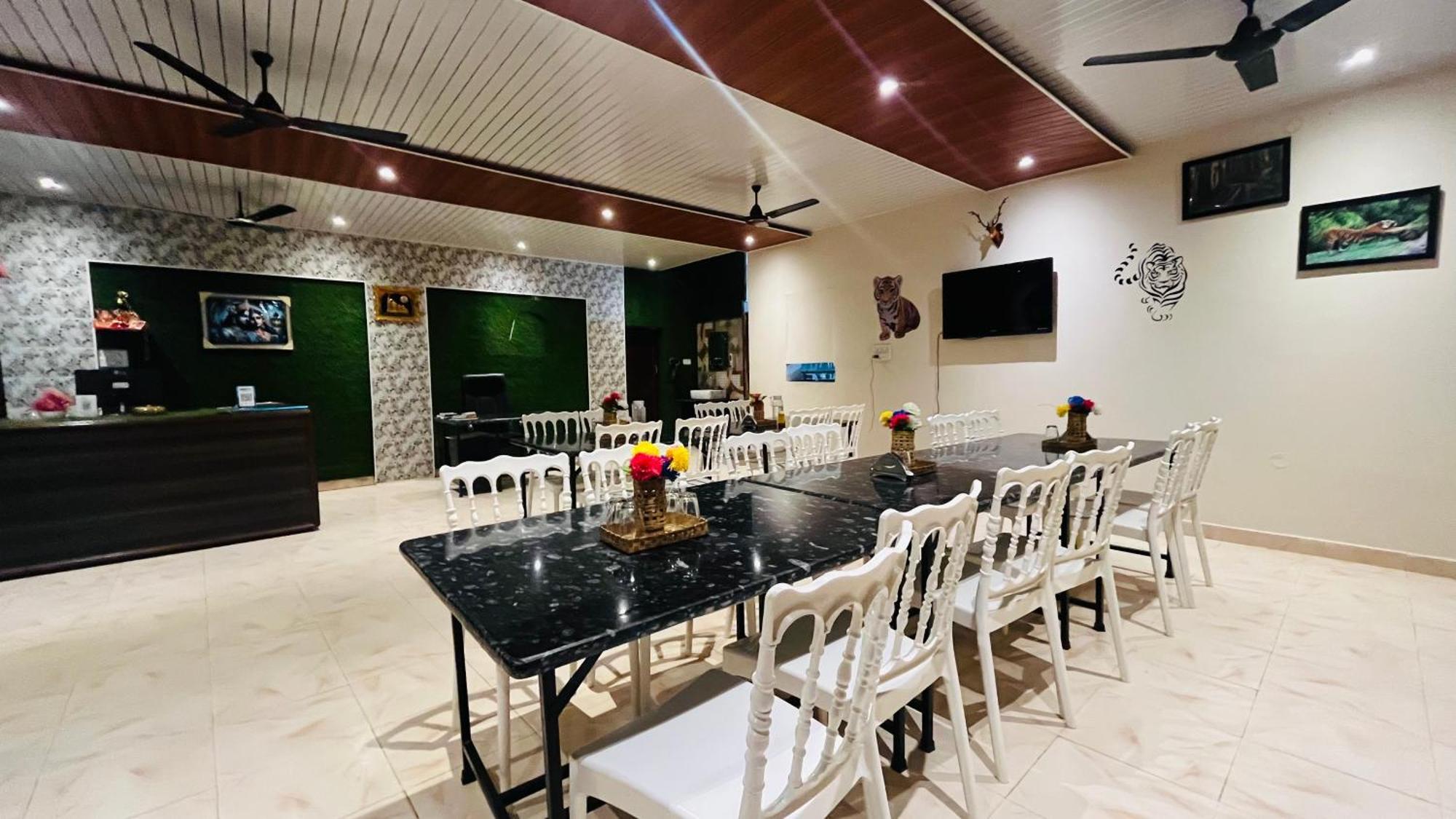 Hotel Jungle Palace Resort Umaria  Bagian luar foto