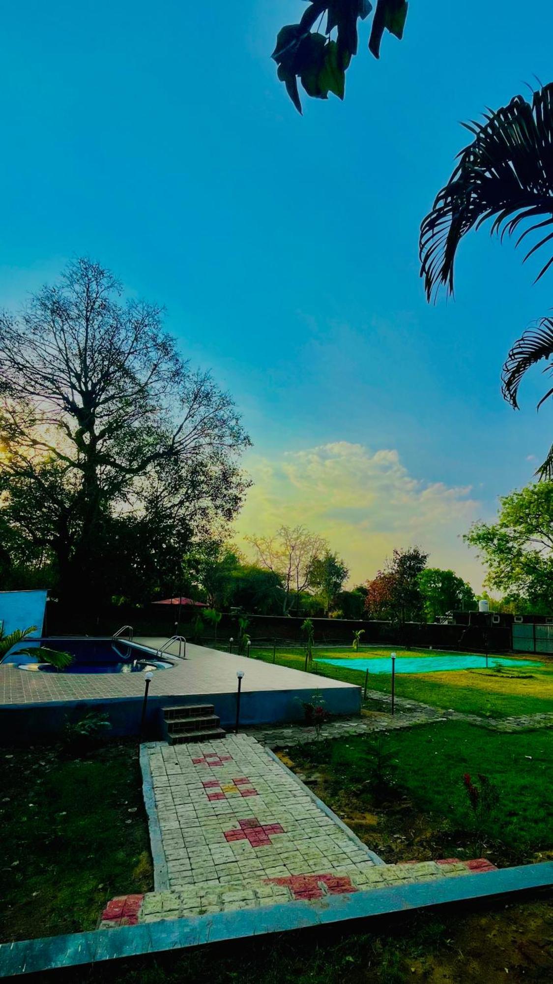 Hotel Jungle Palace Resort Umaria  Bagian luar foto